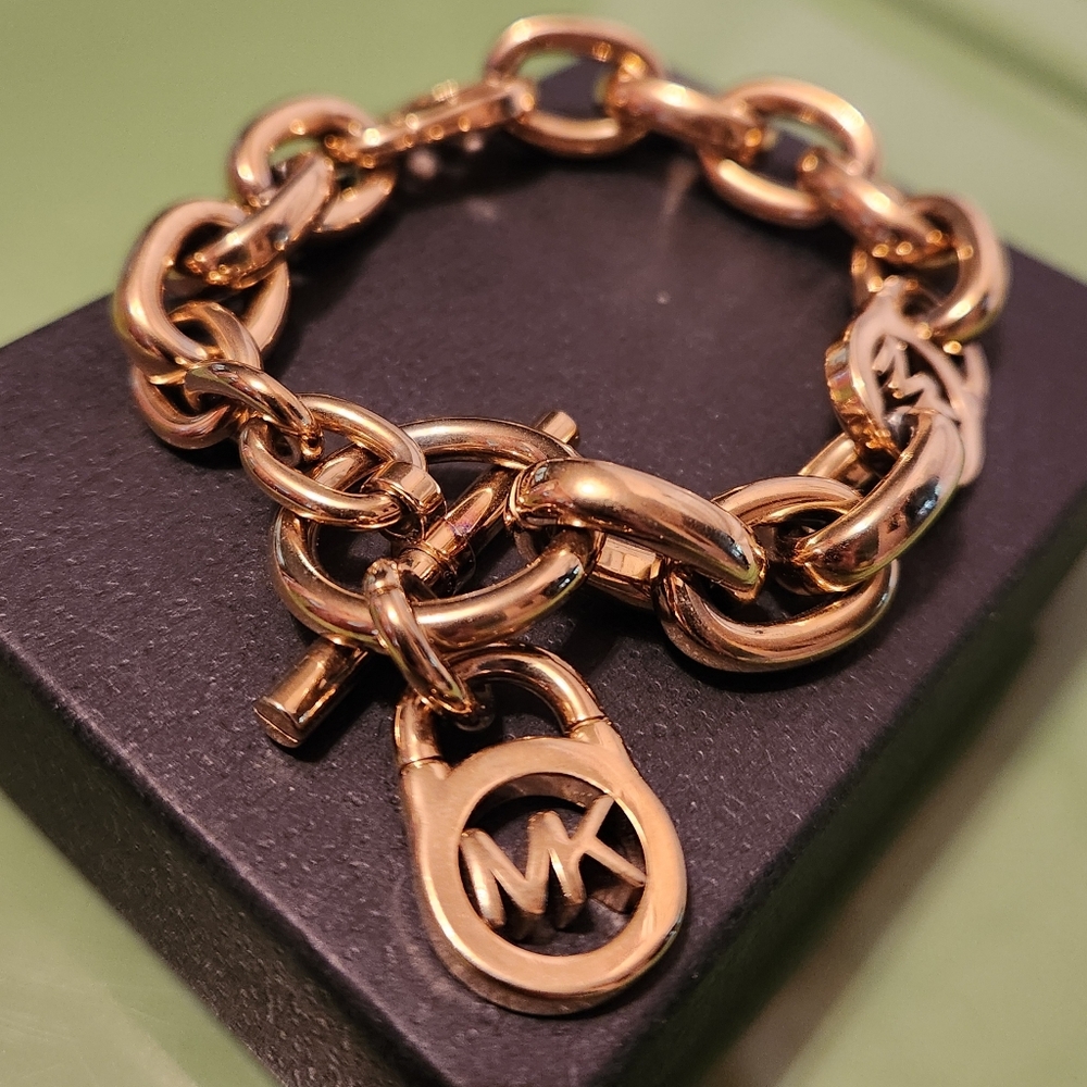 Michael Kors toggle clasp bracelet - Picture 4 of 4